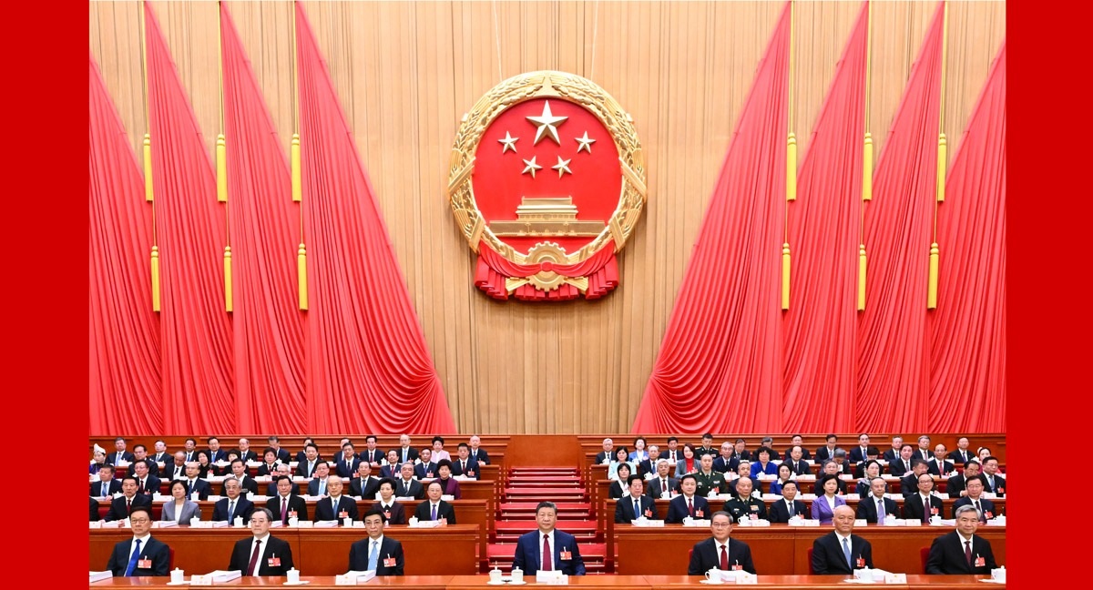 十四届全国人大四次会议在京开幕  习近平等在主席台就座