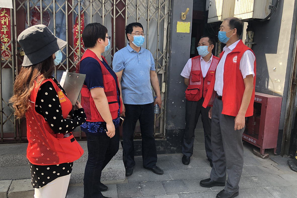 1大栅栏街道纪工委（监察组）对社区疫情防控工作进行监督检查。.jpg
