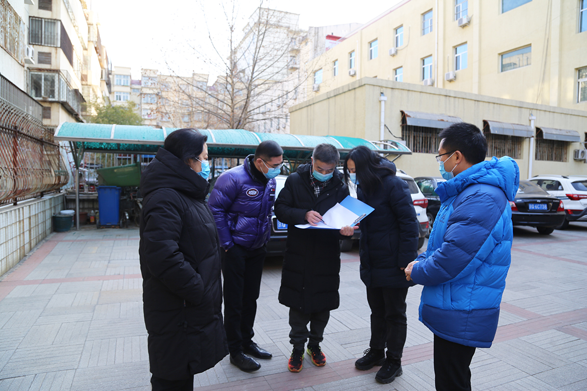 1.第一监督监察室联合驻区委社会工委区民政局纪检监察组，对区民政局节日期间公车使用情况开展监督检查。张鹏 摄.JPG