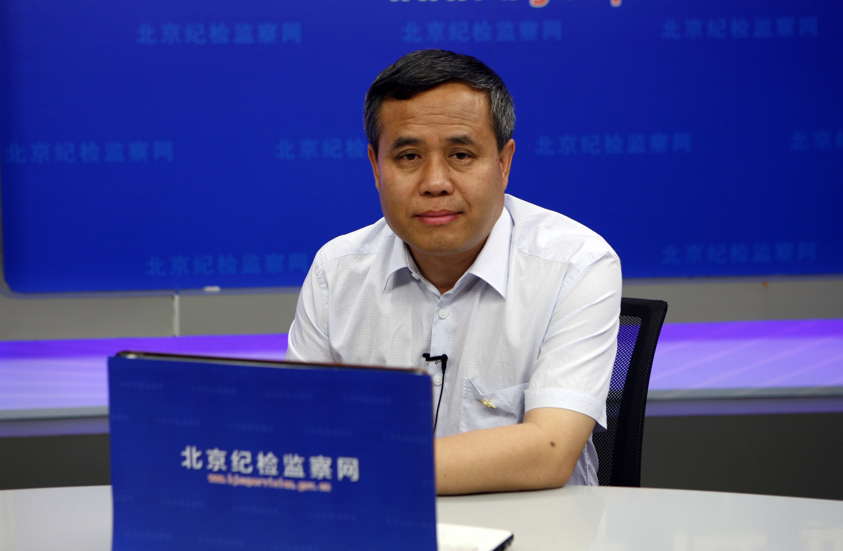 延庆区委常委区纪委书记虞宝才做客网站在线访谈